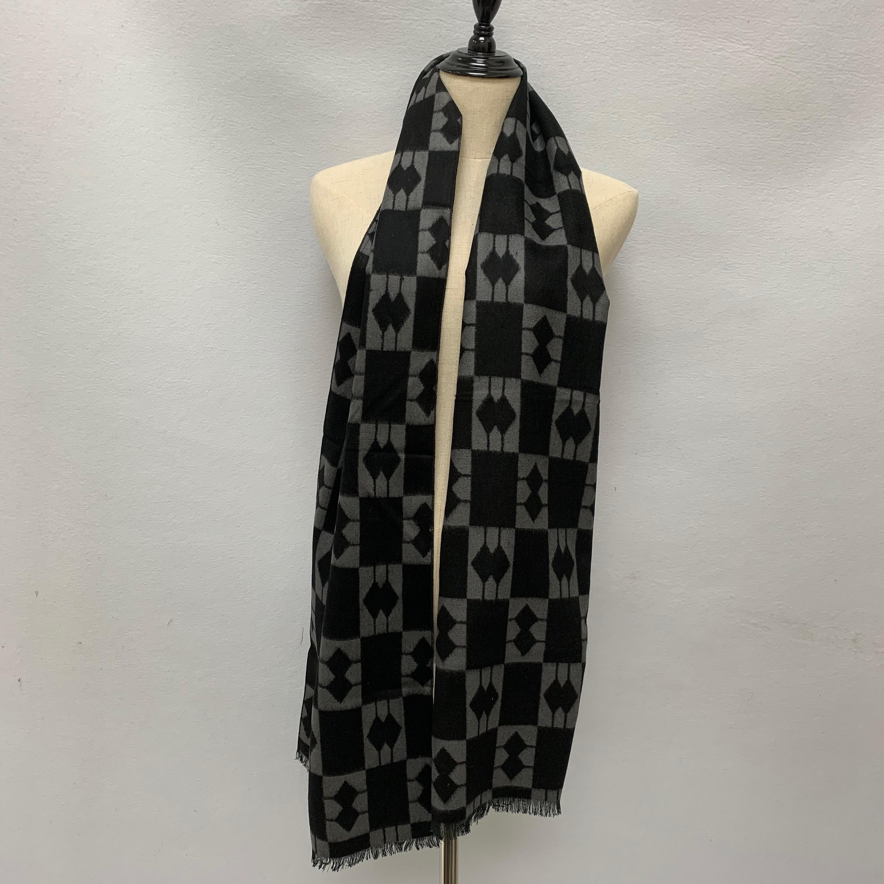 W1005-4 Geometric Fashion Scarf: Black/Grey